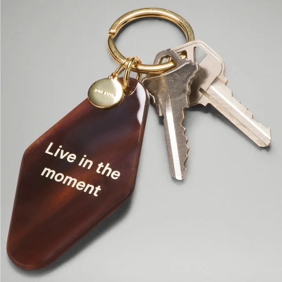 Lululemon Hotel key chain NWT - Picture 7 of 9